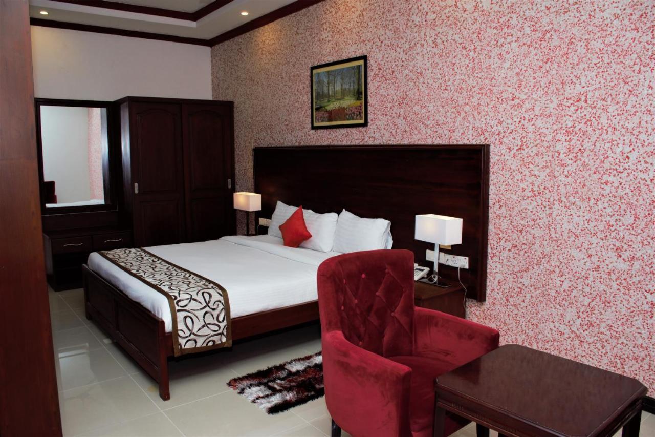 Hotel Blue Sapphire دار السلام المظهر الخارجي الصورة