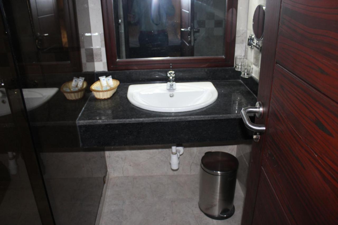 Hotel Blue Sapphire دار السلام المظهر الخارجي الصورة