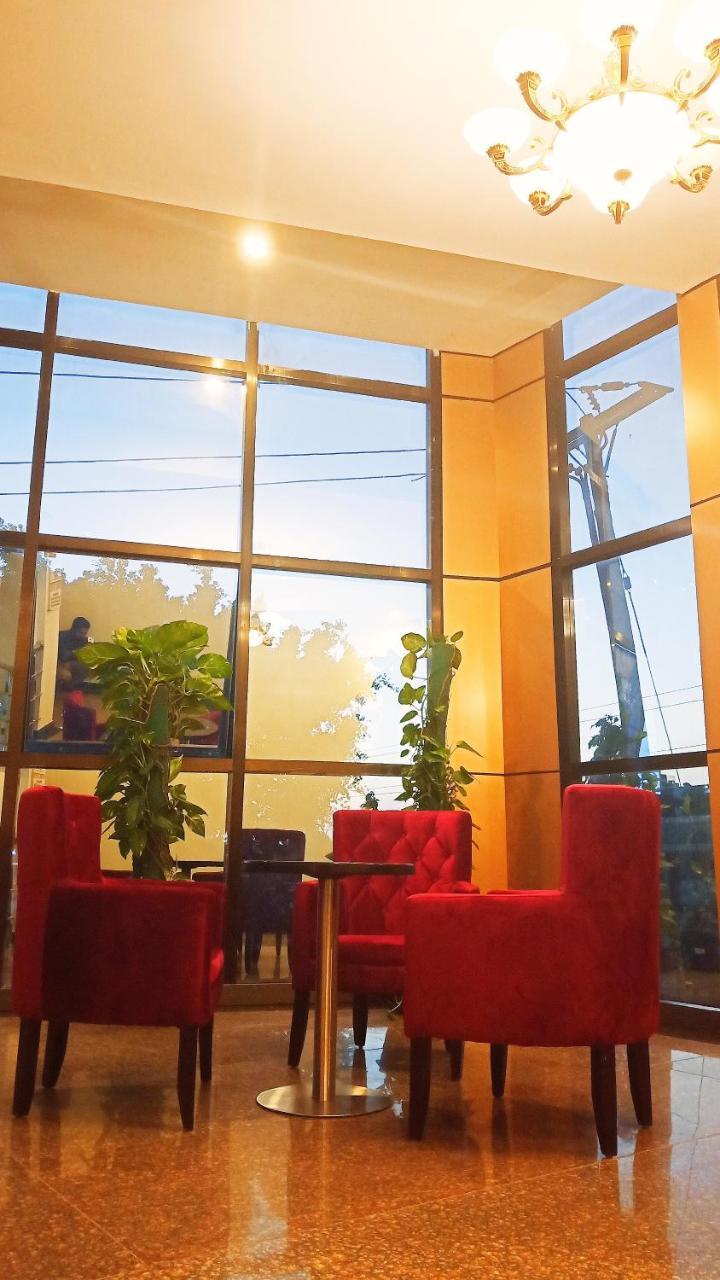 Hotel Blue Sapphire دار السلام المظهر الخارجي الصورة